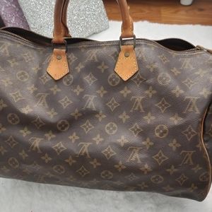 Louis Vuitton speedy 40"